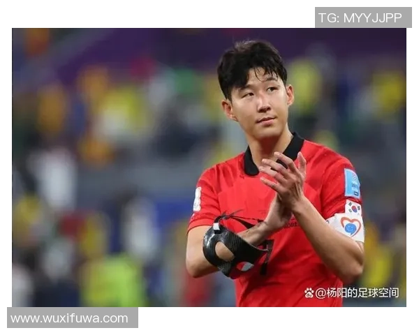 戴面具的足球英雄：揭秘那些因伤勇敢披上面具的传奇球星