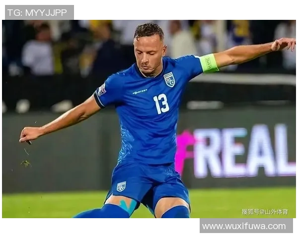 足球球星捂手动作引发关注背后原因揭示运动员保护自我方式